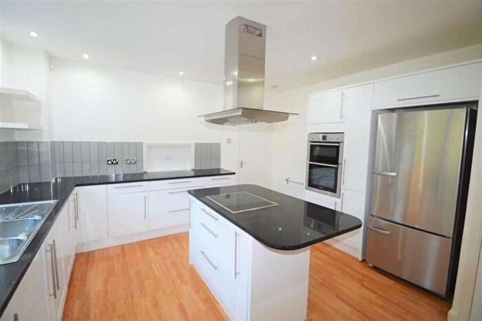 4 Bedroom House To Rent In Flempton Rad, London, E10