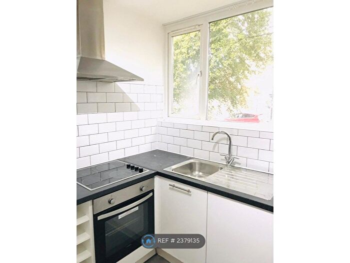 2 Bedroom Flat To Rent In Bellmore Court, Croydon, CR0