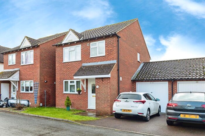 3 Bedroom Detached House For Sale In Walnut Avenue, Baldock, SG7