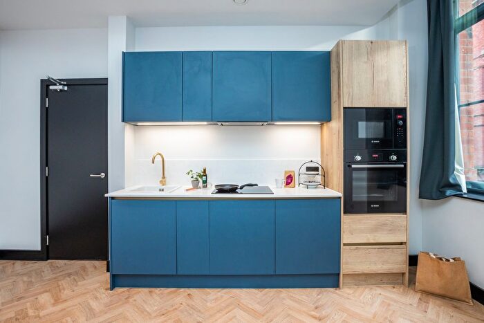 1 Bedroom Flat To Rent In Apt, Waterloo Street #, M1