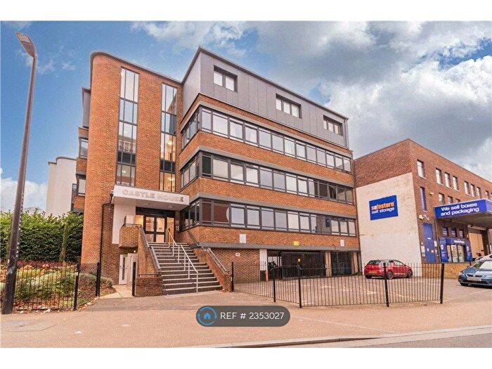 1 Bedroom Flat To Rent In Desborough Road, High Wycombe, HP11