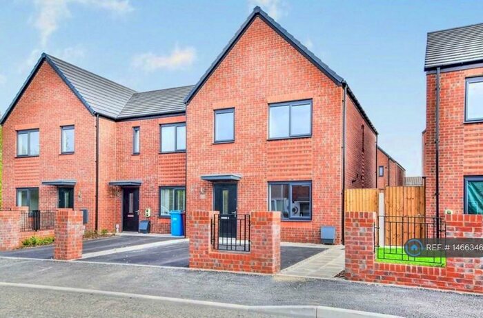 3 Bedroom Semi-Detached House To Rent In Keele Walk, Manchester, M40