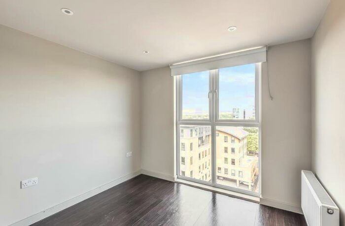 2 Bedroom Duplex To Rent In High Street, Bracknell, Berkshire, RG12