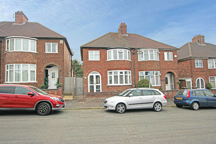 3 Bedroom Semi Detached House To Rent In Cromwell Road, Kettering, North Northamptonshire, NN16