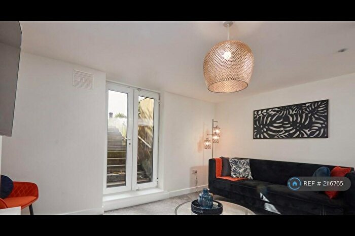 6 Bedroom Terraced House To Rent In Bennett Road, Leeds, LS6