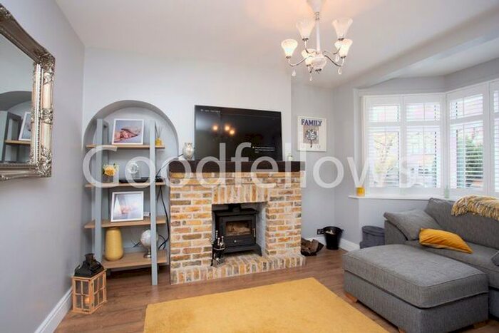 4 Bedroom Property To Rent In Hartland Way, Morden, SM4