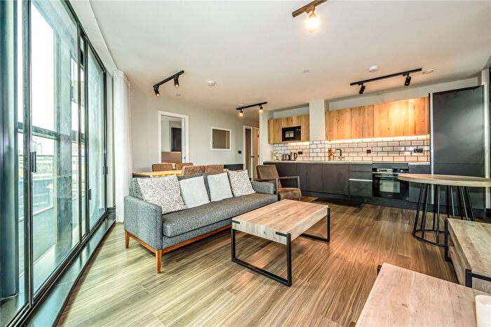 3 Bedroom Flat For Sale In Tower Bridge Road, London, SE1