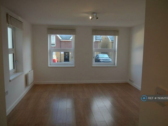 3 Bedroom Maisonette To Rent In Victoria House, Maidenhead, SL6