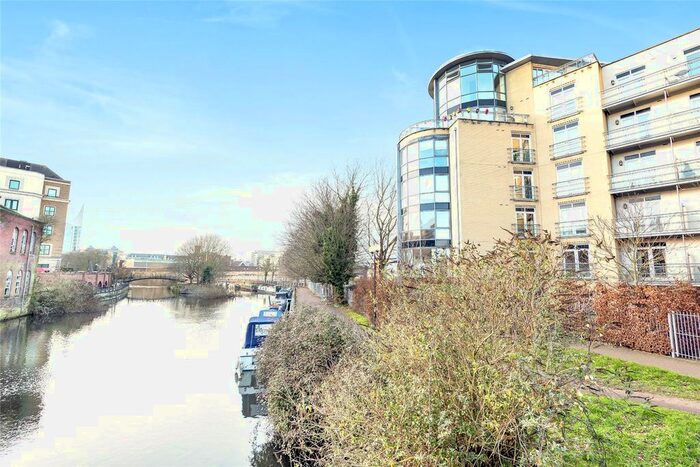2 Bedroom Flat To Rent In The Meridian, Kenavon Drive, Reading, Berkshire, RG1