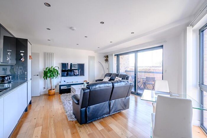 2 Bedroom Flat To Rent In Trundleys Road, London, SE8