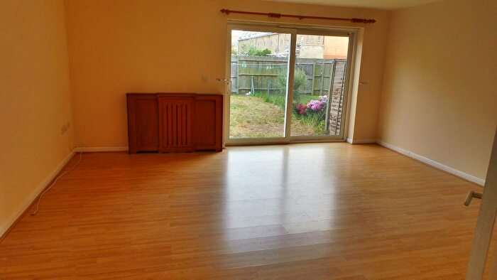 1 Bedroom Terraced House To Rent In Vicarage Lane, East Ham, E6