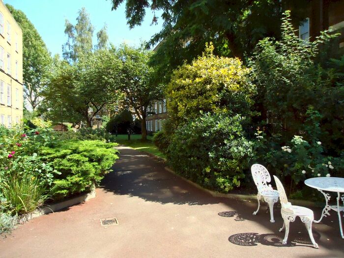 3 Bedroom Flat To Rent In Vicarage Crescent, London, SW11