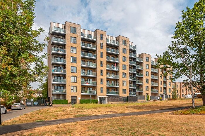 2 Bedroom Flat For Sale In Ridding Lane, Sudbury, Greenford, UB6