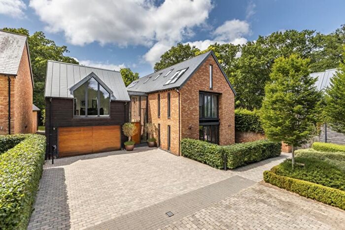5 Bedroom Detached House For Sale In Longcross, Surrey, KT16