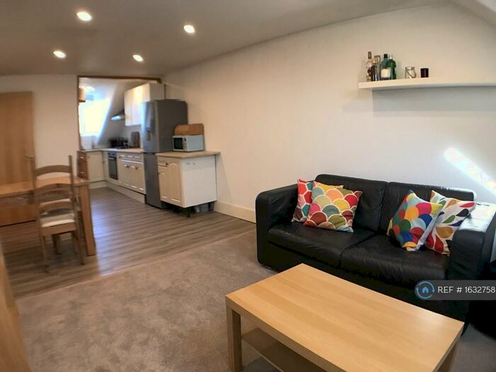 2 Bedroom Flat To Rent In Felix Court, Kingswood, Bristol, BS15