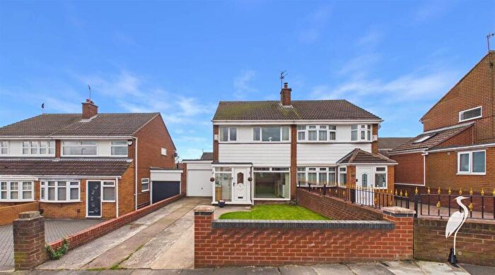 3 Bedroom Semi-Detached House For Sale In Harthope Avenue, Wear View, Sunderland, SR5