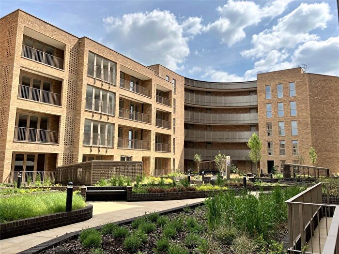 2 Bedroom Flat For Sale In Kings Road, Newbury, Berkshire, RG14