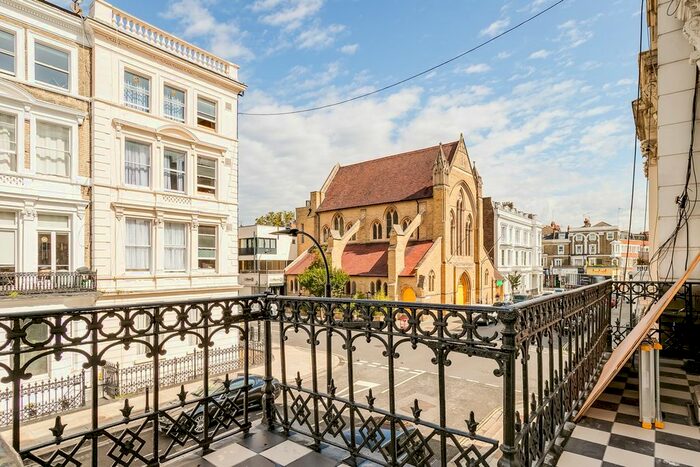 2 Bedroom Flat To Rent In Castletown Road, London, W14