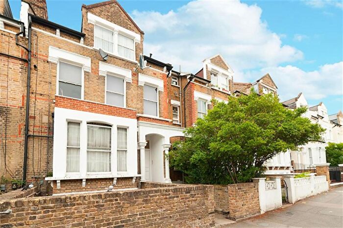 2 Bedroom Flat To Rent In Dunsmure Road, London, N16