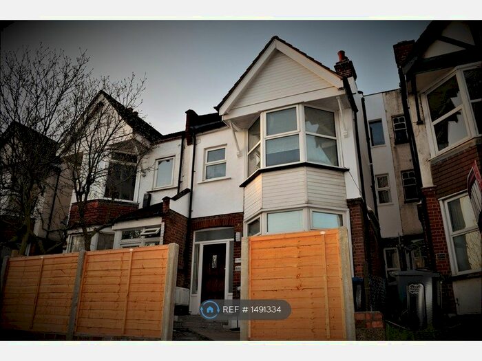 2 Bedroom Flat To Rent In Ground Floor, Purley, CR8