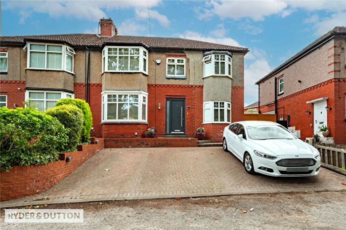 4 Bedroom Semi-Detached House For Sale In East Crescent, Alkrington, Middleton, Manchester, M24