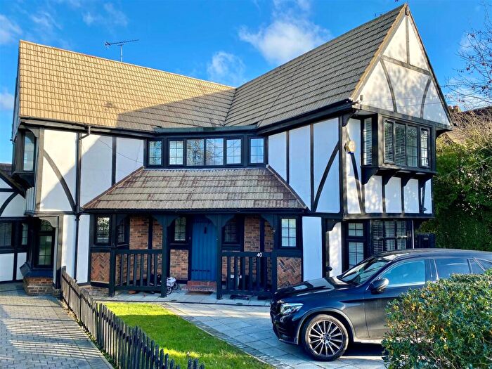 5 Bedroom Link Detached House To Rent In Manor Road, Potters Bar, EN6