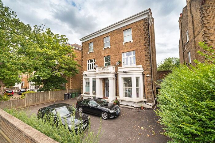 3 Bedroom Flat To Rent In Thurlow Park Road, London, SE21
