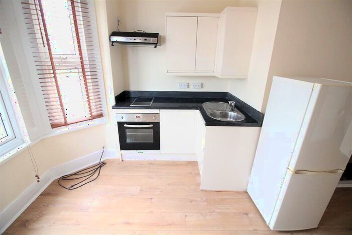 1 Bedroom Flat To Rent In Chertsey Bridge Road, Chertsey, KT16