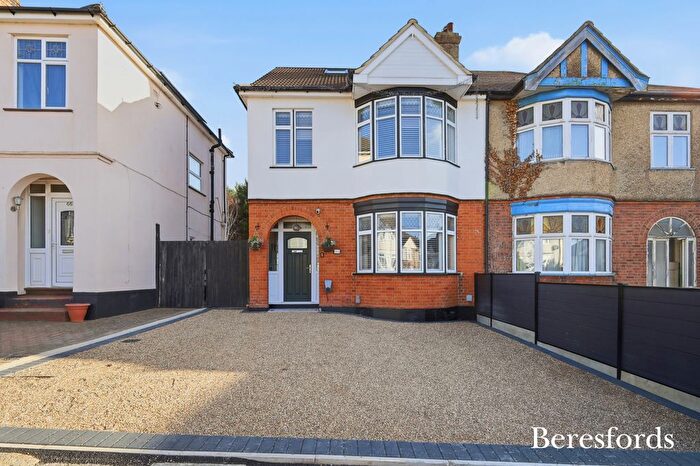 4 Bedroom Semi-Detached House For Sale In Lenmore Avenue, Grays, RM17