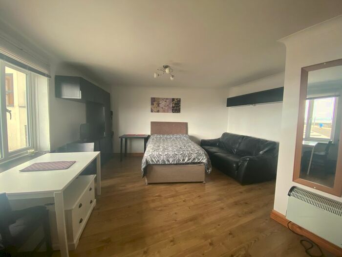 1 Bedroom Flat To Rent In Comona Drive, Maritime Quarter, SA1