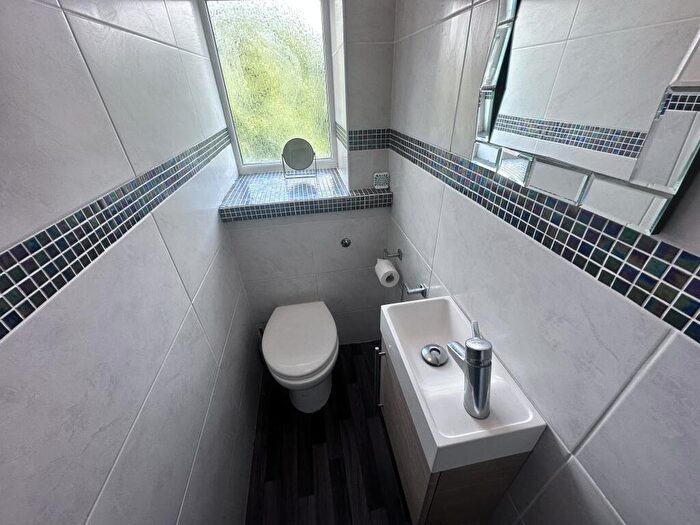 2 Bedroom Flat To Rent In Brynfield Court, Langland, SA3