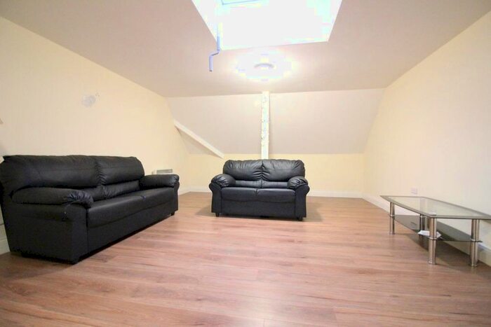 1 Bedroom Flat To Rent In Bridge Road, Hounslow, TW3