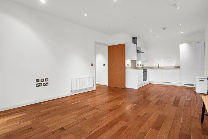 2 Bedroom Flat To Rent In Crondall Street, Shoreditch, N1