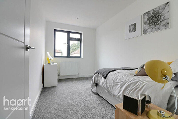 3 Bedroom Terraced House To Rent In Dunspring Lane, Ilford, IG5