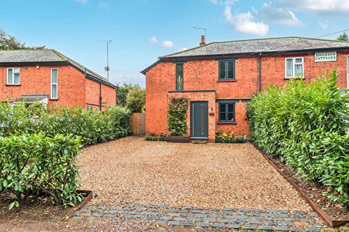 3 Bedroom Semi-Detached House For Sale In Milley Road, Waltham St Lawrence, RG10