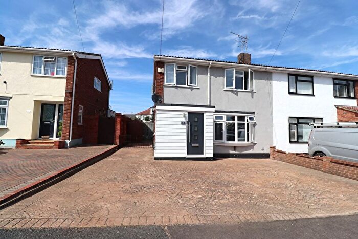 3 Bedroom Semi Detached House For Sale In Sunnymede Close, Benfleet, SS7