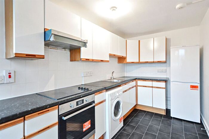 4 Bedroom Flat To Rent In Crayford Road, Holloway, London, N7