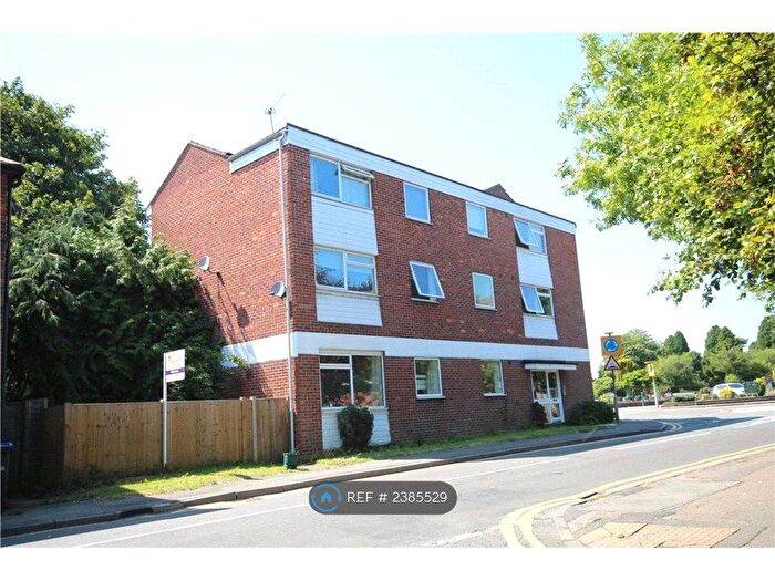 3 Bedroom Flat To Rent In St Judes Road, Englefield Green, TW20