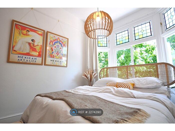 1 Bedroom Flat To Rent In The Pantiles, Tunbridge Wells, TN2