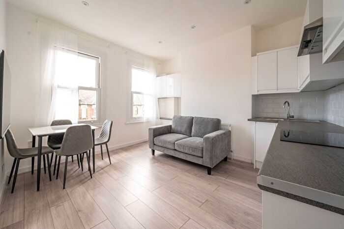 2 Bedroom Flat To Rent In Palmerston Road, Forest Gate, London, E7