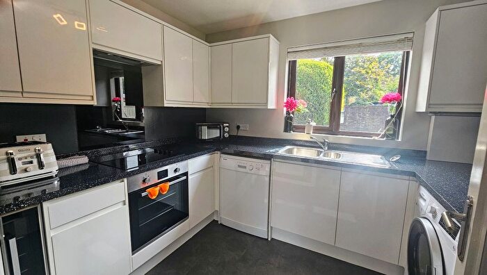 3 Bedroom Semi Detached House To Rent In Grassmere, Horley, RH6