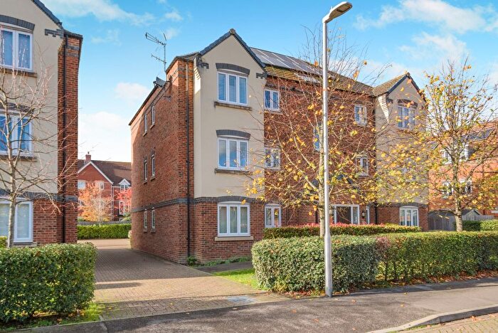 2 Bedroom Flat To Rent In Carpenters Close, Newbury, RG14