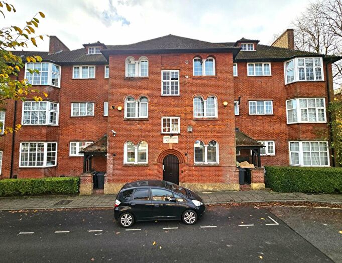 3 Bedroom Flat To Rent In Sheldon Avenue, London, N2