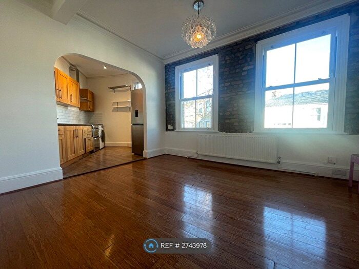 2 Bedroom Flat To Rent In Hinton Road, London, SE24