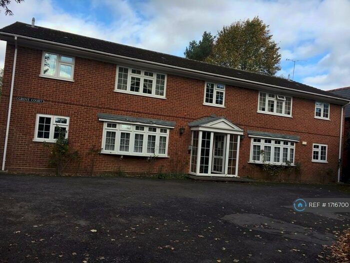 2 Bedroom Flat To Rent In Grove Court, Maidenhead, SL6