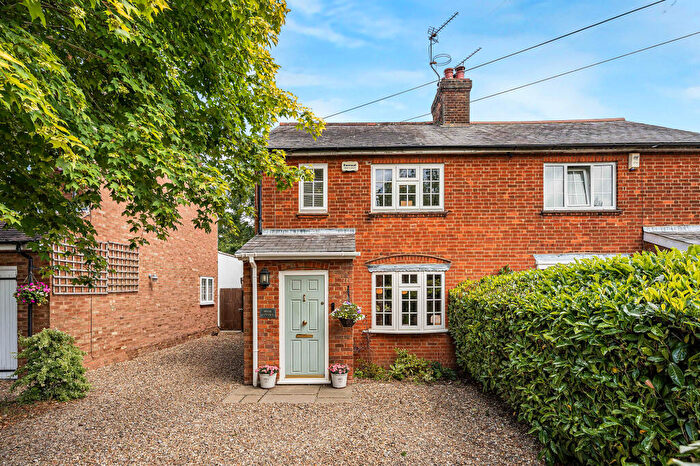 3 Bedroom Semi-Detached House For Sale In Pottersheath Road, Welwyn, Hertfordshire, AL6