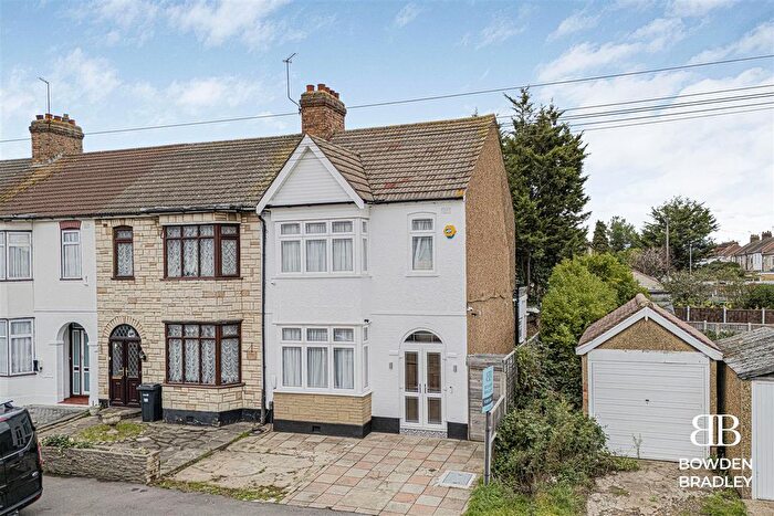 3 Bedroom End Terrace House For Sale In Clinton Crescent, Hainault, IG6