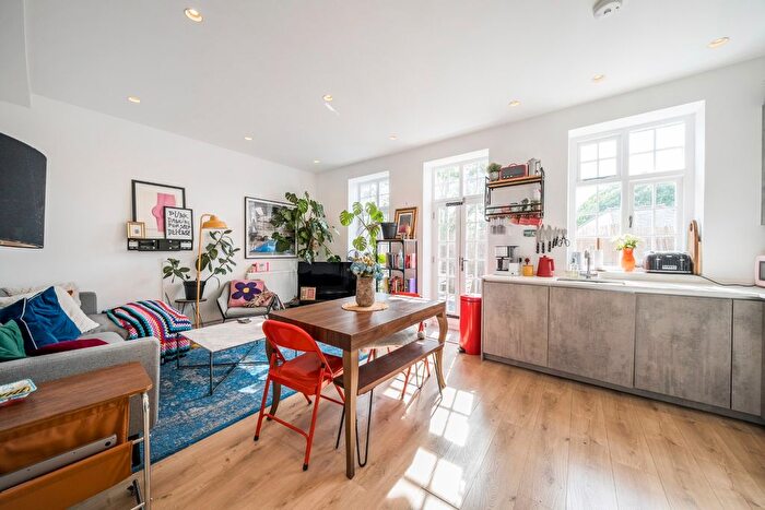 2 Bedroom Flat For Sale In Deptford High Street, London, SE8