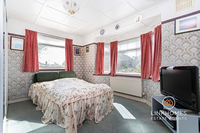 2 Bedroom Detached Bungalow For Sale In Mount Pleasant Drive, Bournemouth, BH8