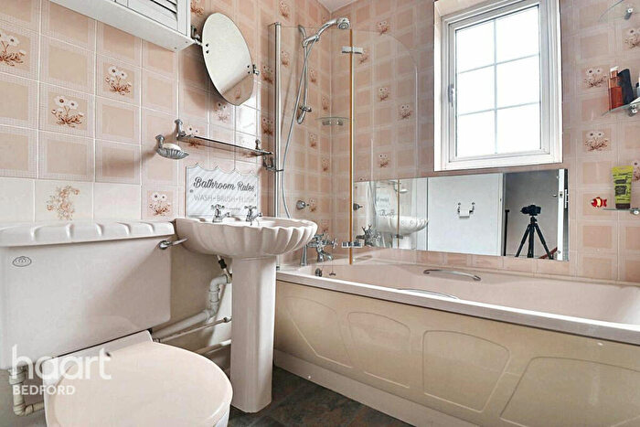 3 Bedroom End Of Terrace House For Sale In Huntsmans Way, Bedford, MK44